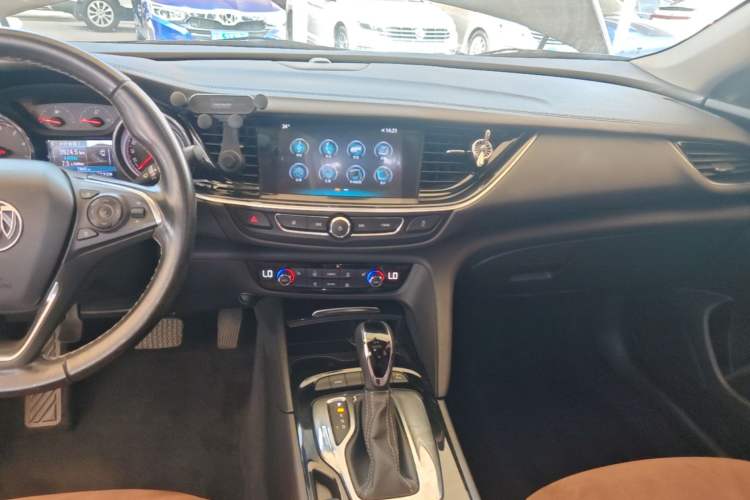 Used Buick Regal 2019 20T Elite Version China V Standard Audio And AC Panel