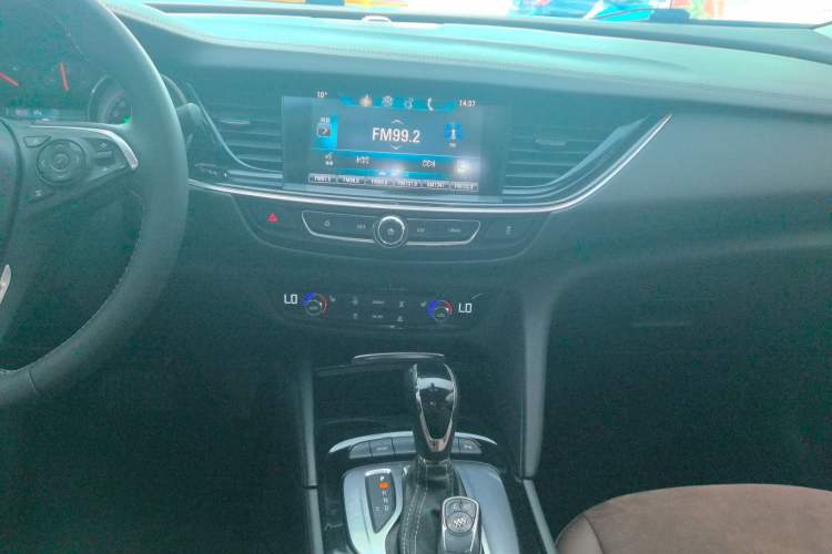 Used Buick Regal 2019 20T Elite Version China VI Standard Audio And AC Panel