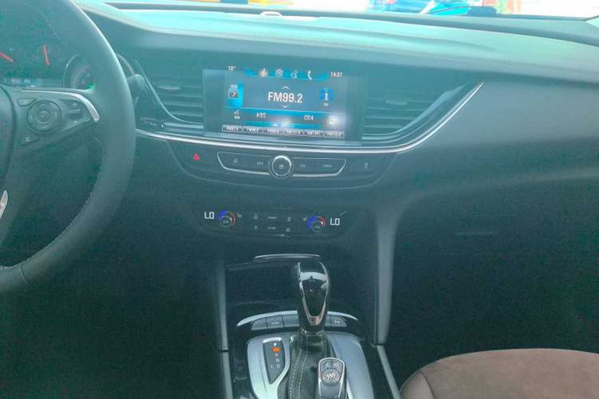 Used Buick Regal 2019 20T Elite Version China VI Standard Audio And AC Panel