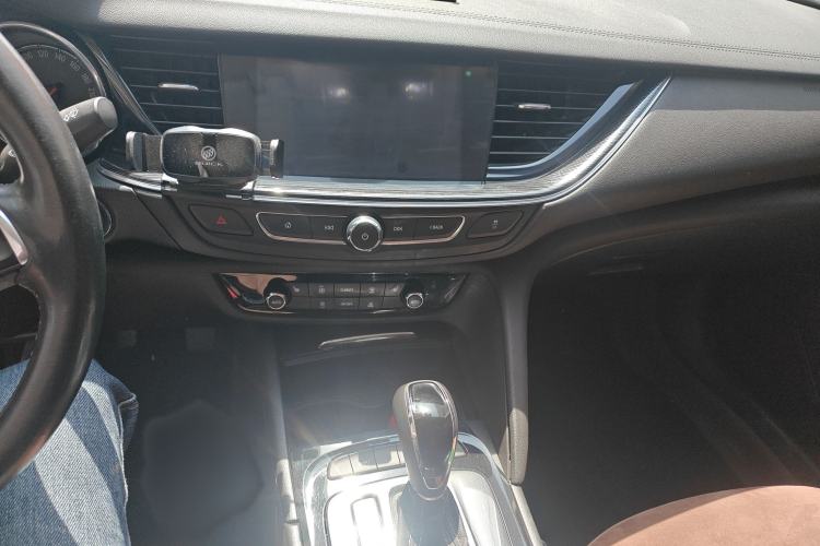 Used Buick Regal 2019 20T Elite Version China VI Standard Audio And AC Panel