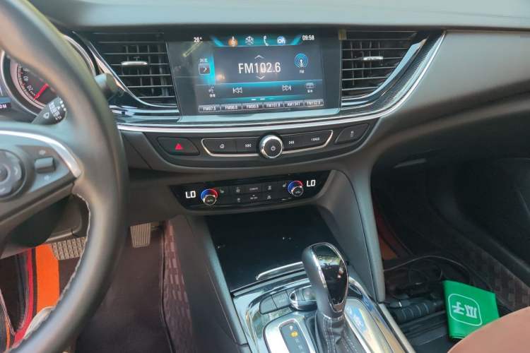 Used Buick Regal 2019 20T Elite Version China VI Standard Audio And AC Panel