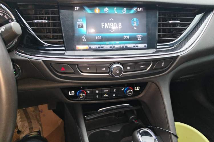 Used Buick Regal 2019 20T Elite Version China VI Standard Audio And AC Panel