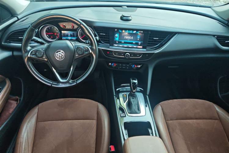 Used Buick Regal 2019 20T Elite Version China VI Standard Center Console