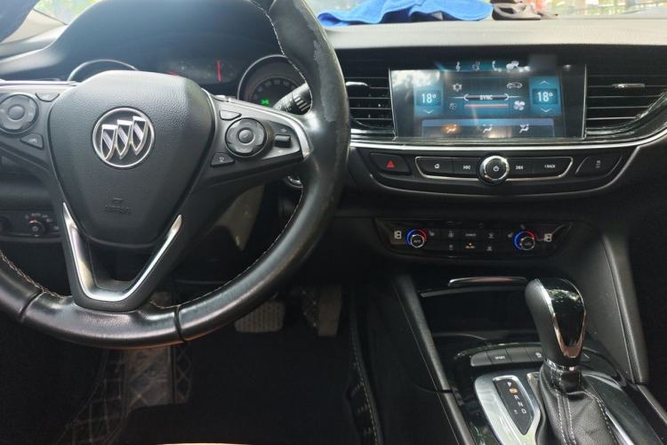 Used Buick Regal 2019 20T Elite Version China VI Standard Center Console