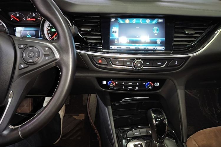 Used Buick Regal 2019 20T Elite Version China VI Standard Center Console