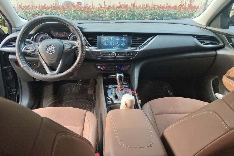Used Buick Regal 2019 20T Elite Version China VI Standard Center Console