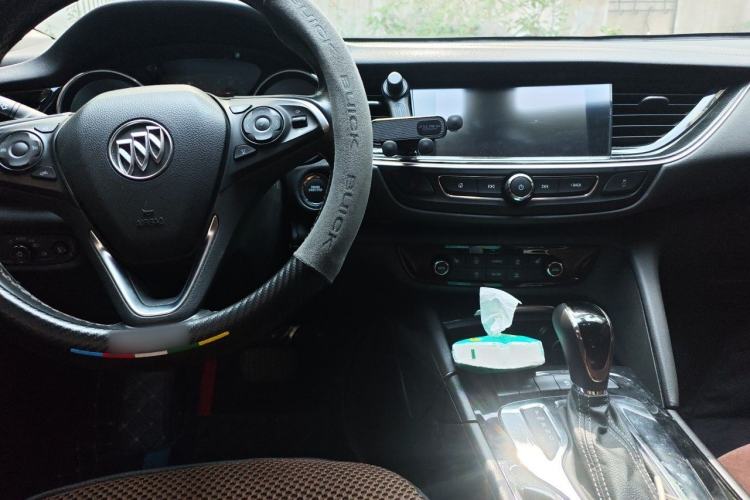 Used Buick Regal 2019 20T Elite Version China VI Standard Center Console