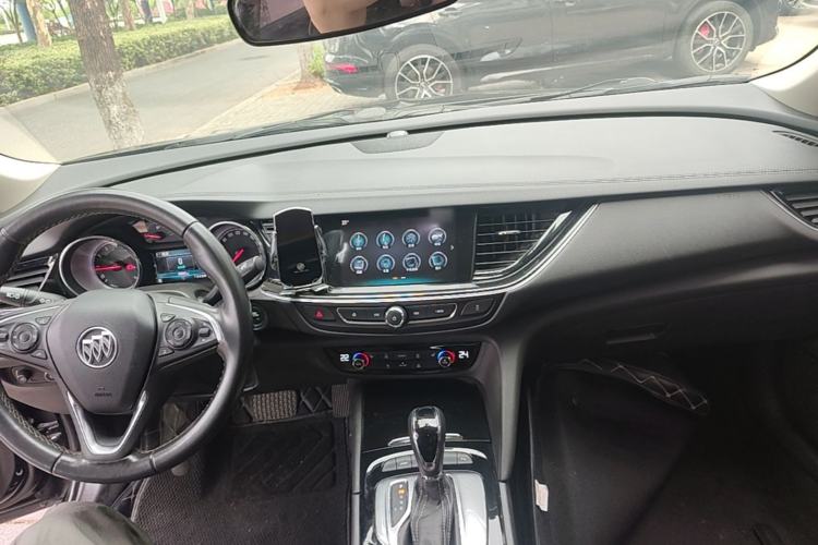 Used Buick Regal 2019 20T Elite Version China V Standard Center Console