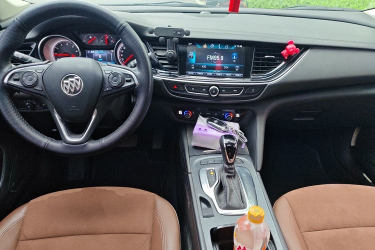 Used Buick Regal 2019 20T Elite Version China VI Standard Center Console