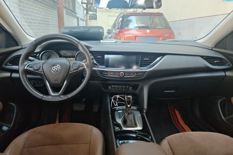 Used Buick Regal 2019 20T Elite Version China VI Standard Center Console