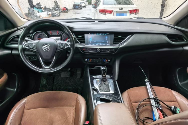 Used Buick Regal 2019 20T Elite Version China VI Standard Center Console