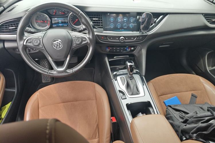 Used Buick Regal 2019 20T Elite Version China VI Standard Center Console