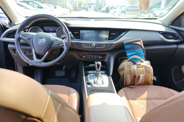 Used Buick Regal 2019 20T Elite Version China VI Standard Center Console