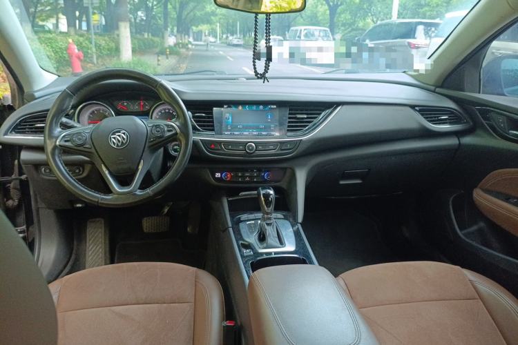 Used Buick Regal 2019 20T Elite Version China VI Standard Center Console