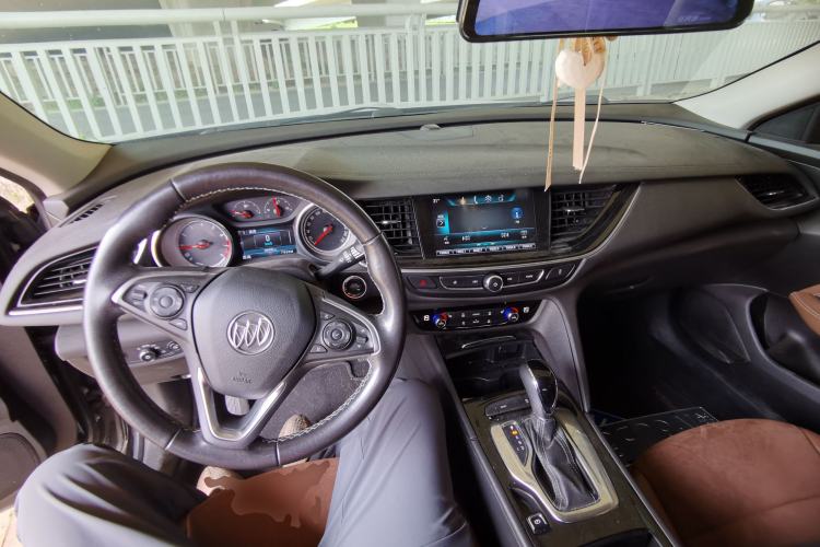 Used Buick Regal 2019 20T Elite Version China VI Standard Center Console