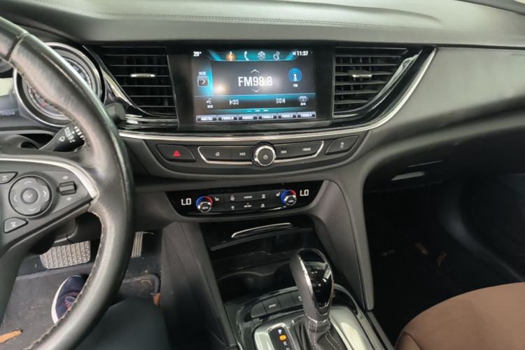 Used Buick Regal 2019 20T Elite Version China VI Standard Center Console