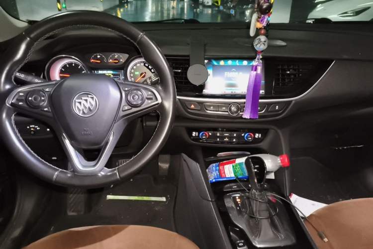 Used Buick Regal 2019 20T Luxury Model China VI Standard Center Console