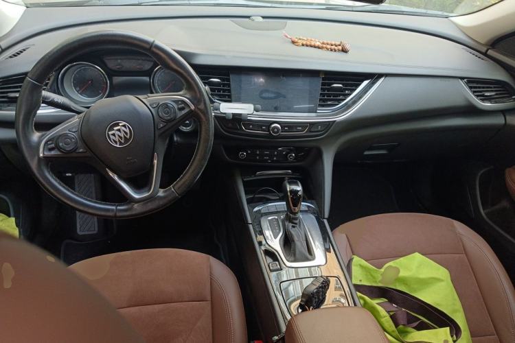 Used Buick Regal 2019 20T Elite Version China VI Standard Center Console