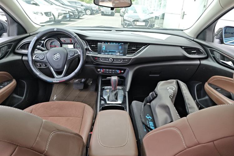 Used Buick Regal 2019 20T Elite Version China V Standard Center Console