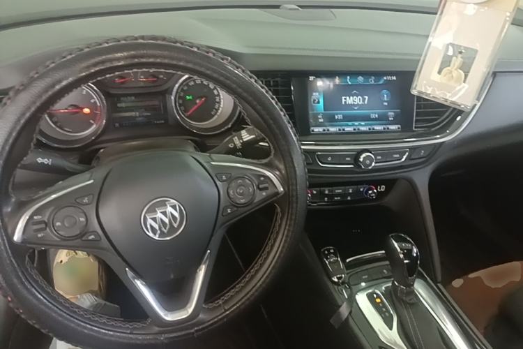 Used Buick Regal 2019 Revised 20T Luxury Version China VI Standard Center Console