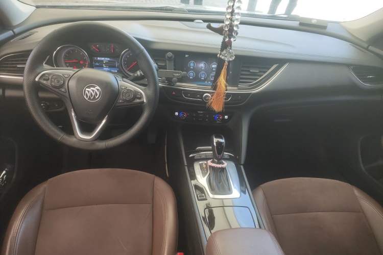 Used Buick Regal 2019 20T Luxury Model China VI Standard Center Console