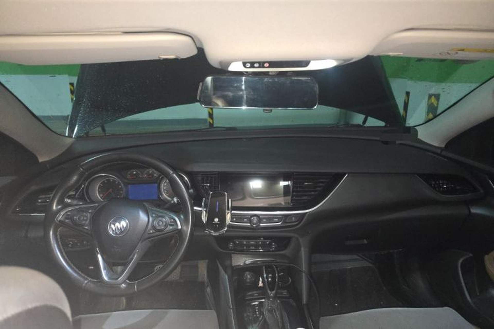 Used Buick Regal 2019 20T Elite Version China V Standard Center Console
