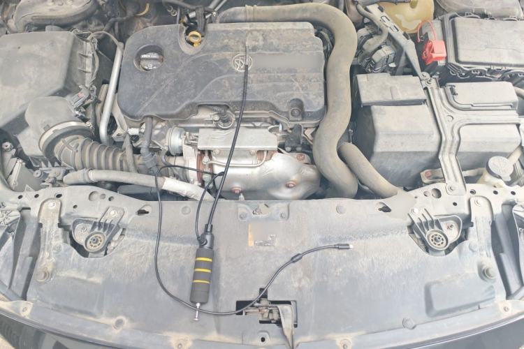 Used Buick Regal 2019 Revised 20T Luxury Version China VI Standard Engine Bay