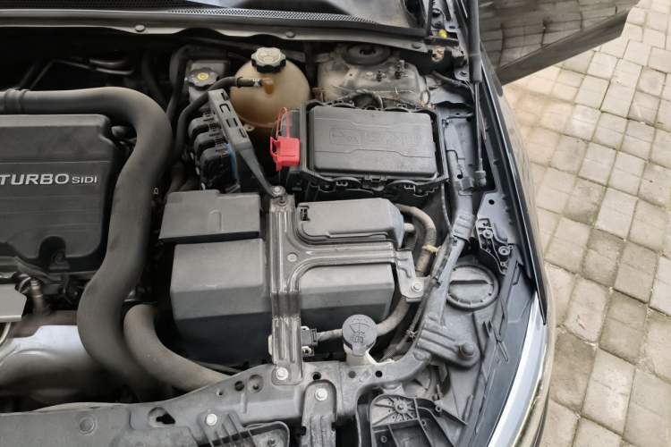 Used Buick Regal 2019 20T Elite Version China V Standard Engine Bay Left