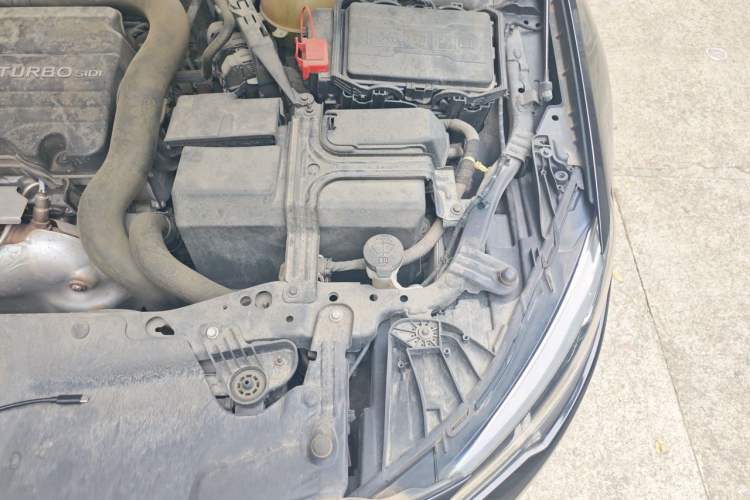 Used Buick Regal 2019 Revised 20T Luxury Version China VI Standard Engine Bay Left