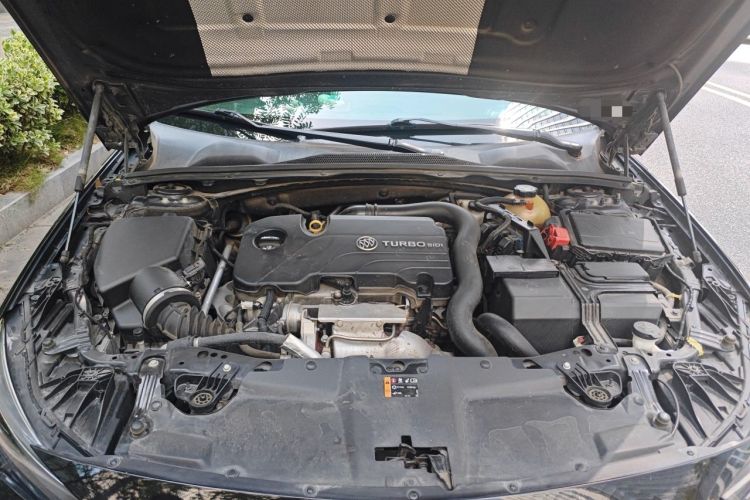 Used Buick Regal 2019 Revised 20T Luxury Version China VI Standard Engine Bay