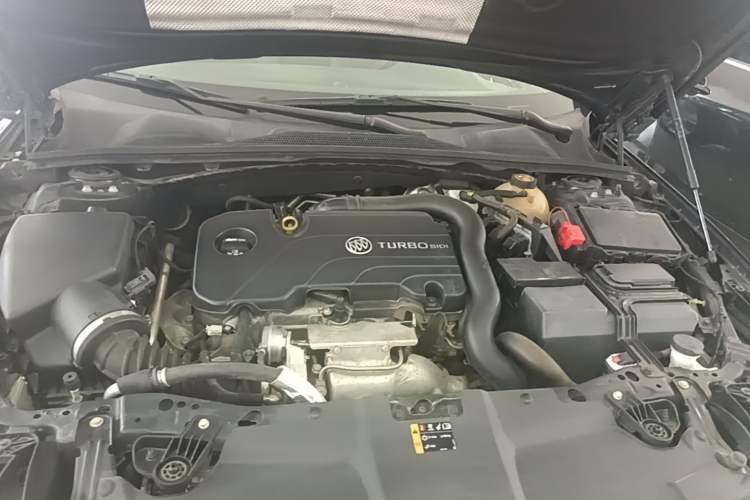 Used Buick Regal 2019 Revised 20T Luxury Version China VI Standard Engine Bay