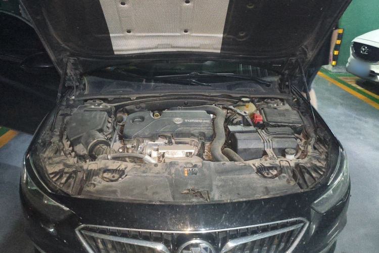 Used Buick Regal 2019 Revised 20T Luxury Version China VI Standard Engine Bay