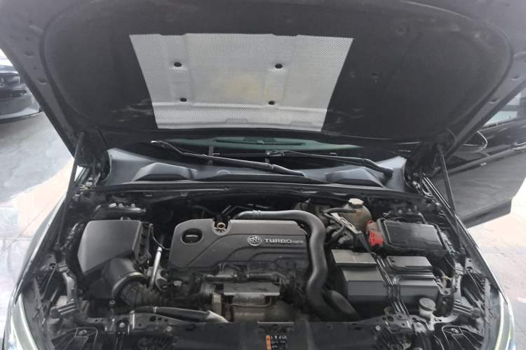 Used Buick Regal 2019 Revised 20T Luxury Version China VI Standard Engine Bay