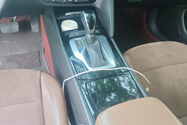 Used Buick Regal 2019 20T Elite Version China VI Standard Gear Lever