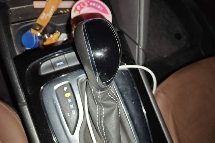 Used Buick Regal 2019 20T Elite Version China VI Standard Gear Lever