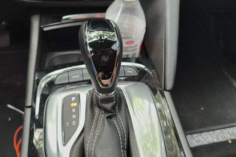 Used Buick Regal 2019 20T Elite Version China VI Standard Gear Lever