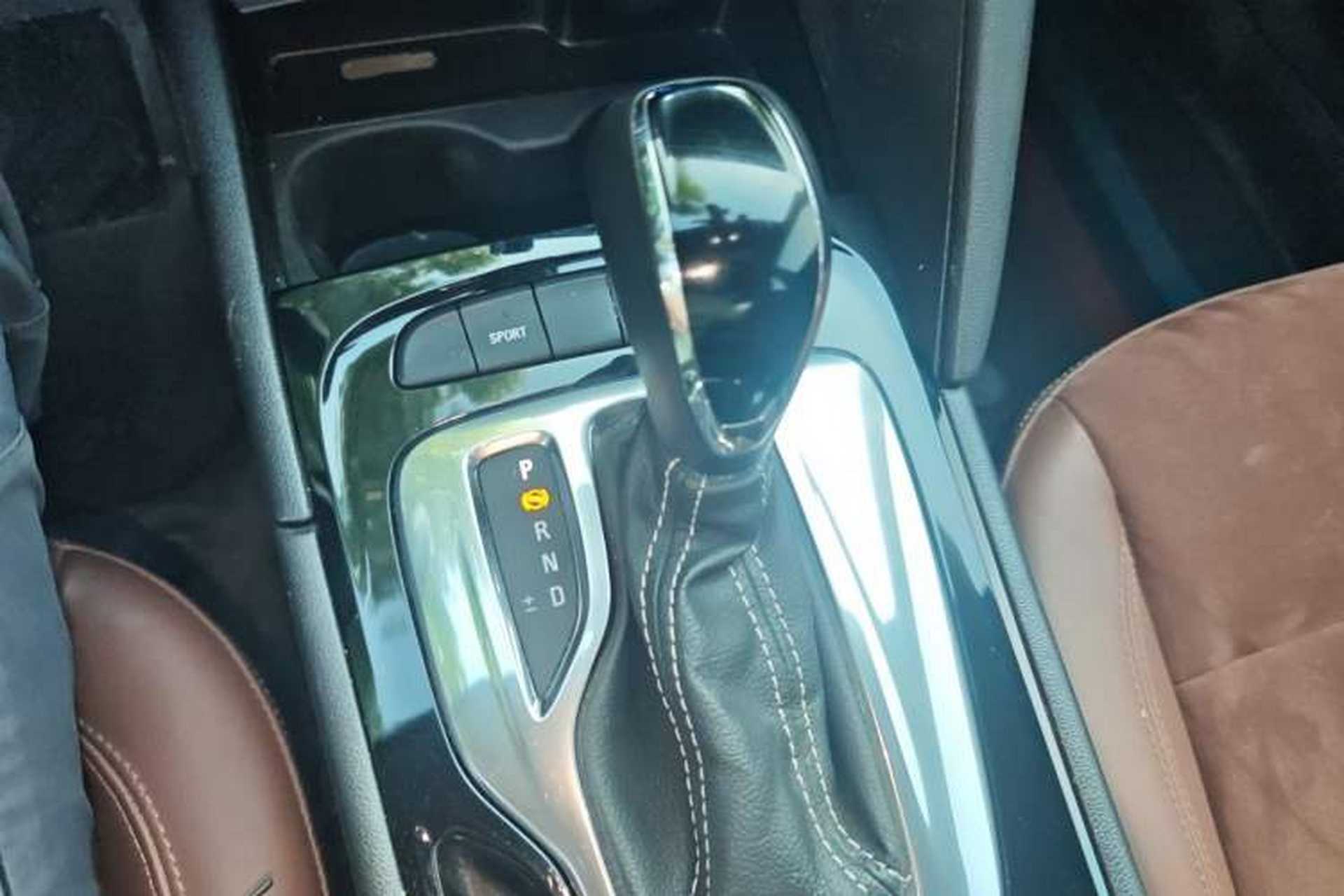 Used Buick Regal 2019 20T Elite Version China VI Standard Gear Lever
