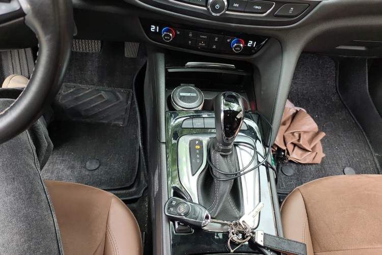 Used Buick Regal 2019 20T Elite Version China V Standard Gear Lever