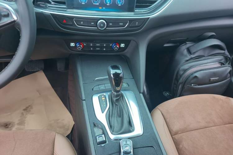 Used Buick Regal 2019 20T Elite Version China VI Standard Gear Lever