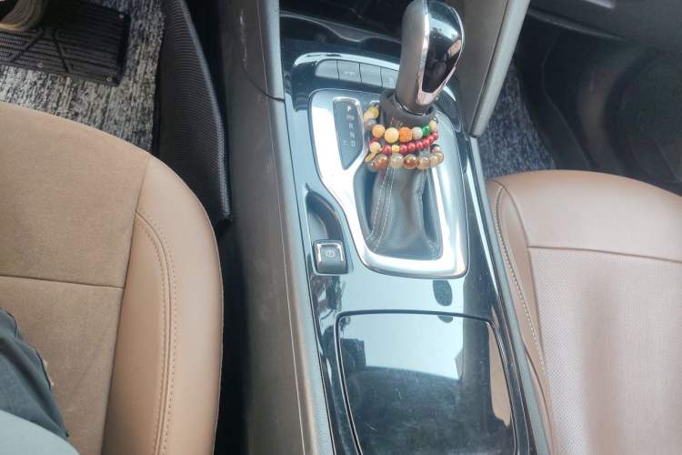 Used Buick Regal 2019 20T Elite Version China VI Standard Gear Lever