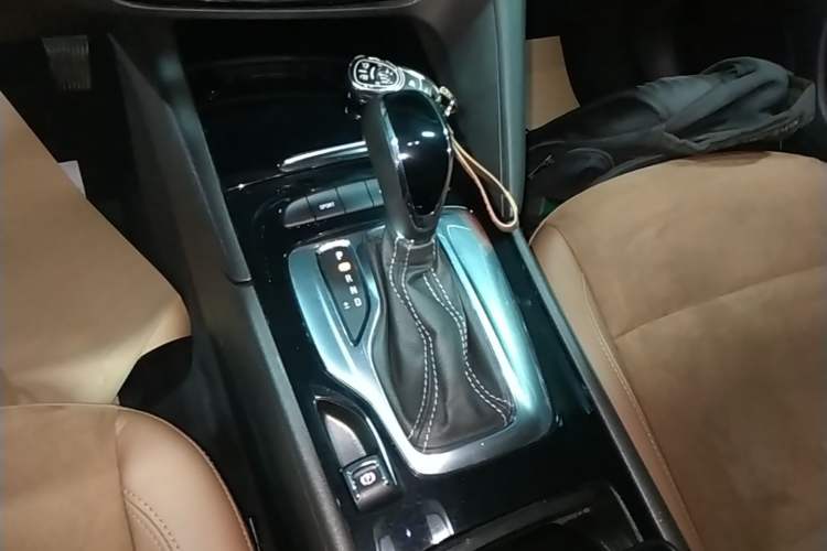 Used Buick Regal 2019 20T Luxury Model China VI Standard Gear Lever