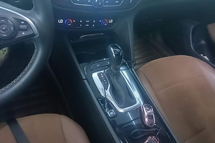 Used Buick Regal 2019 20T Elite Version China VI Standard Gear Lever