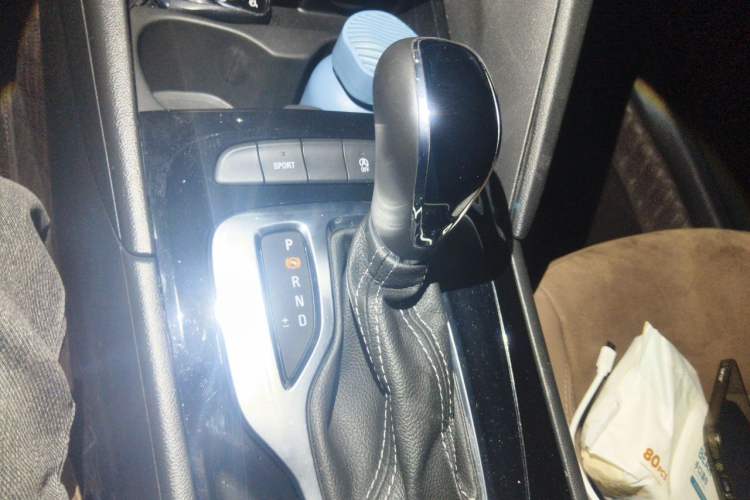 Used Buick Regal 2019 20T Elite Version China VI Standard Gear Lever