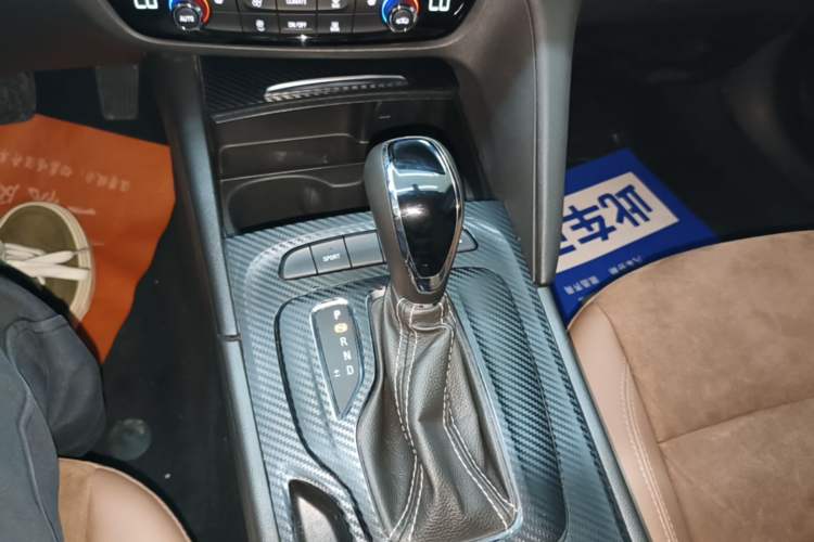 Used Buick Regal 2019 20T Elite Version China VI Standard Gear Lever