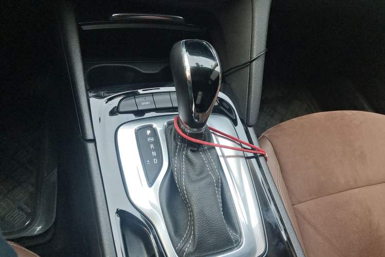 Used Buick Regal 2019 20T Elite Version China VI Standard Gear Lever