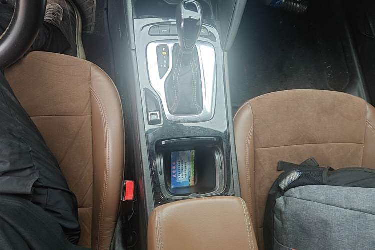 Used Buick Regal 2019 20T Elite Version China VI Standard Gear Lever