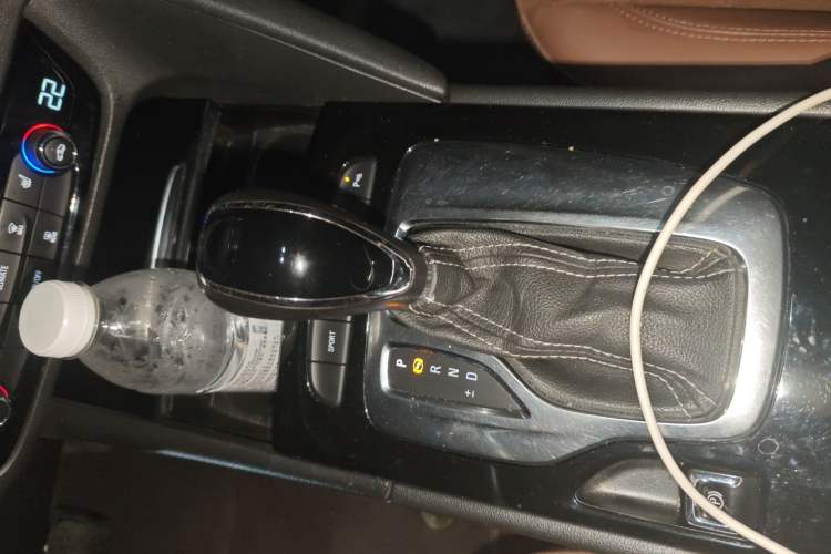 Used Buick Regal 2019 20T Elite Version China VI Standard Gear Lever
