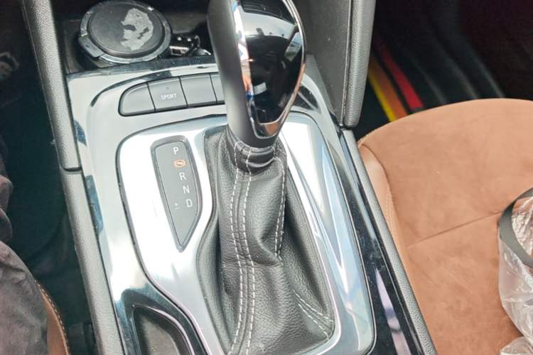 Used Buick Regal 2019 20T Elite Version China VI Standard Gear Lever