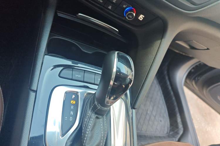 Used Buick Regal 2019 20T Elite Version China VI Standard Gear Lever