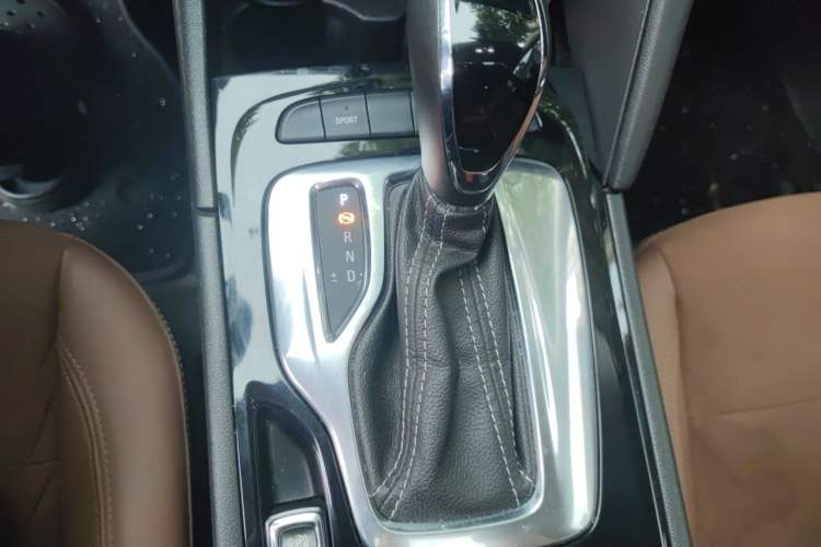 Used Buick Regal 2019 20T Elite Version China VI Standard Gear Lever